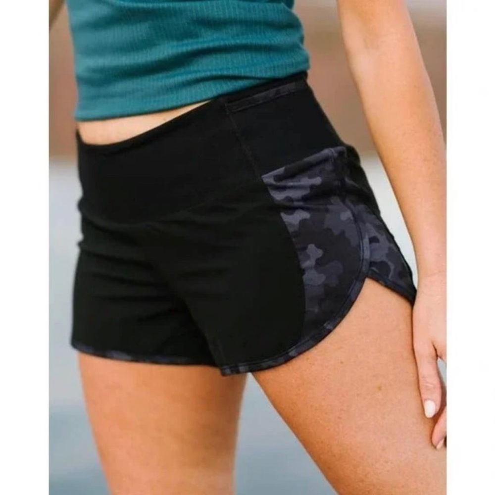 Zyia Active Black and Camo 5 Star Shorts Size XS Gym CrossFit Run Activewear
